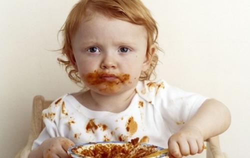 enlever les tâches de ses vêtements enfant sauce tomate