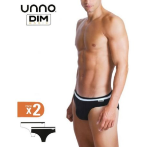 Modèle portant des boxers en coton élastique Unno DIM